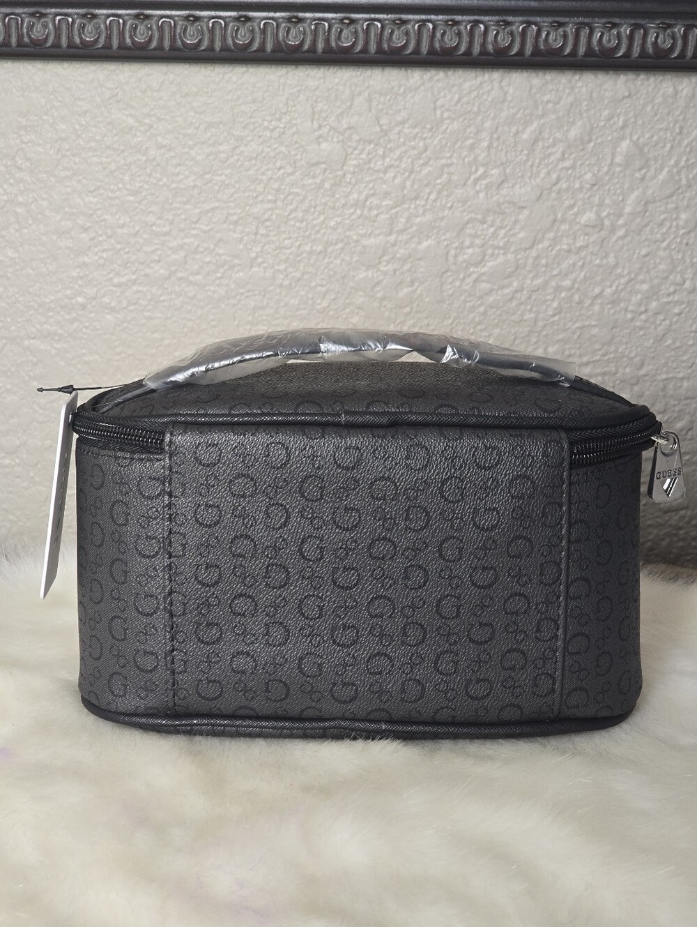 GUESS Logo Zip Makeup Bag Case w/ Top Handle, Black & Gray Logo Print - Picture 2 of 10